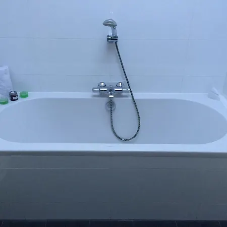 Sam Vondel Hotel 2*